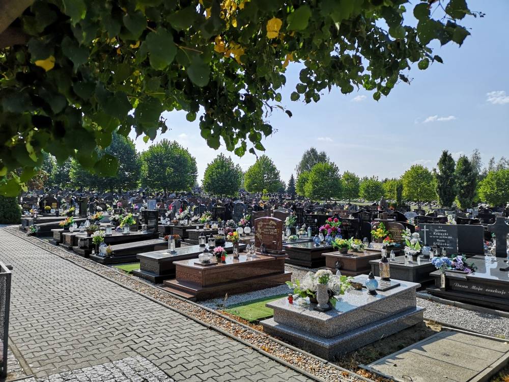 zdjęcie kwatery grobów tradycyjnych na Cmentarzu Komunalnym w Częstochowie